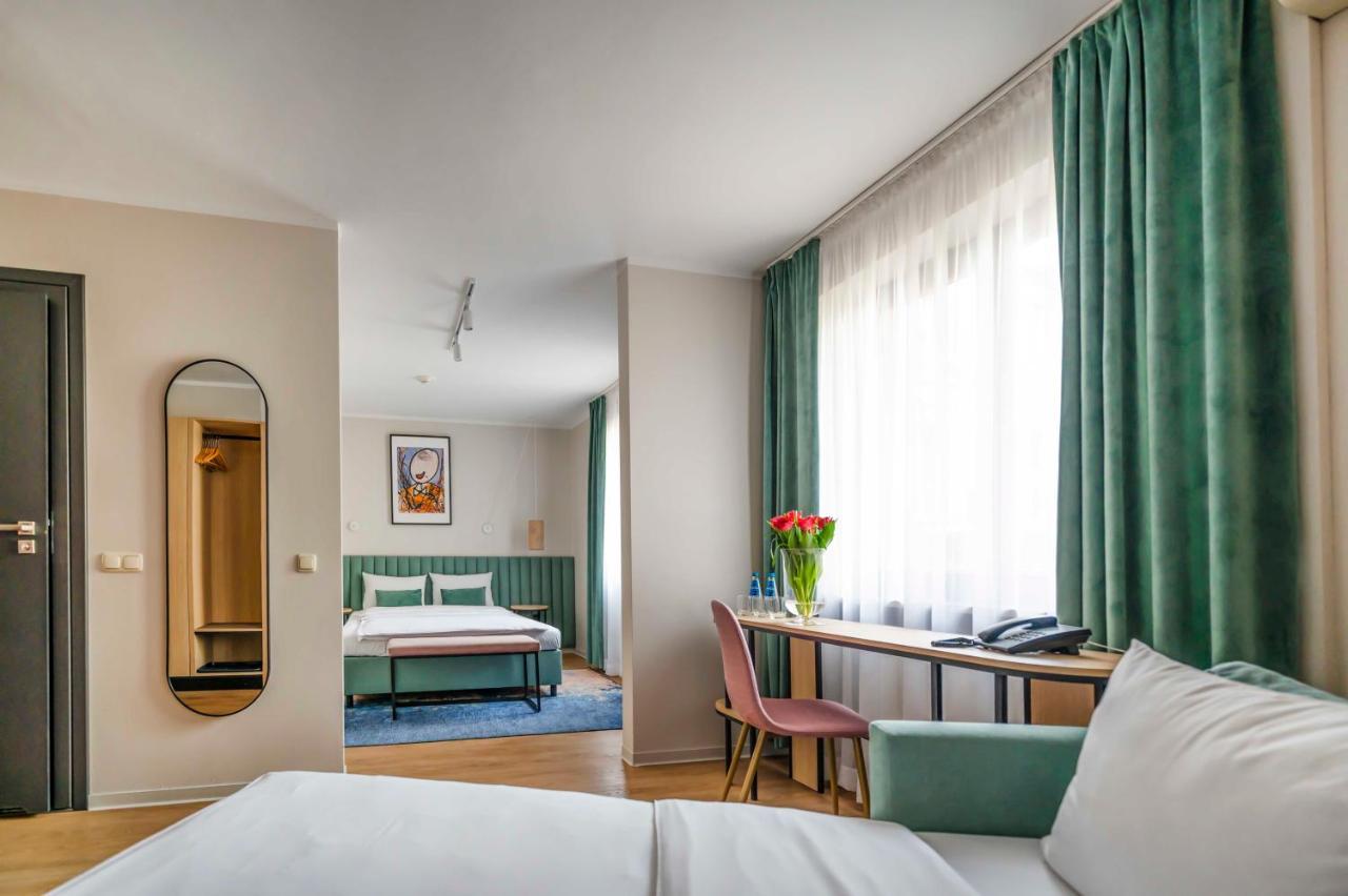 H12**** Hotel Krakau